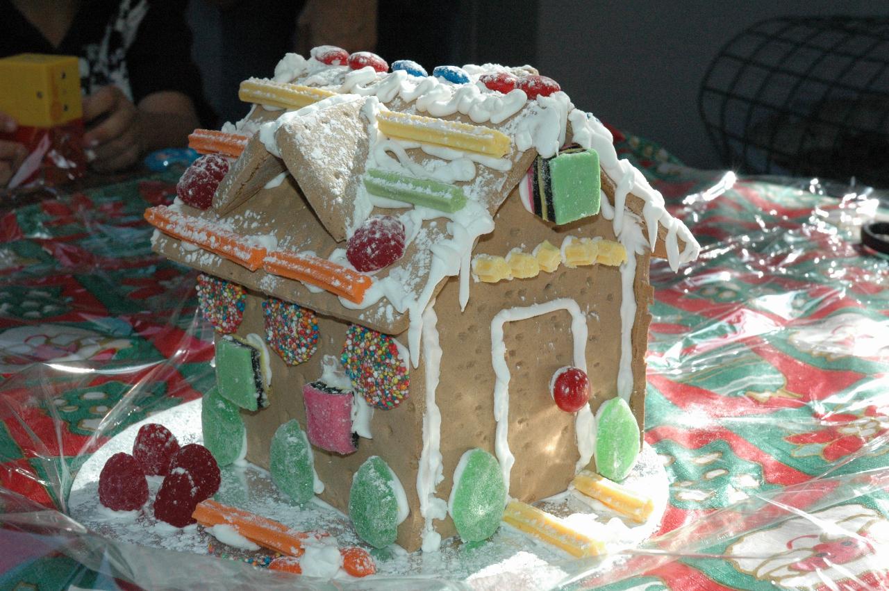 Christmas at Currey's: Louise's ginger bread house