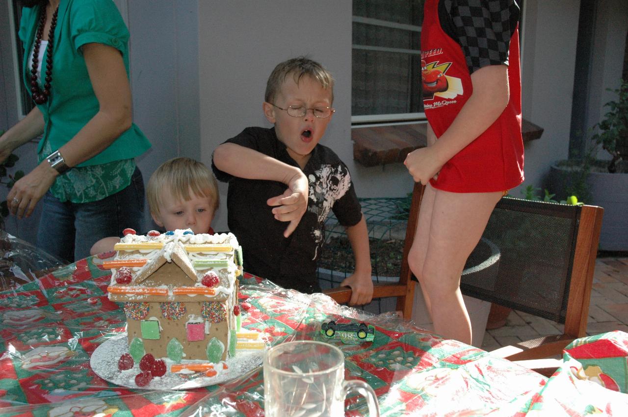 Christmas at Currey's: Tynan's hand hurting after he tried to break the ginger bread house; Jake crying