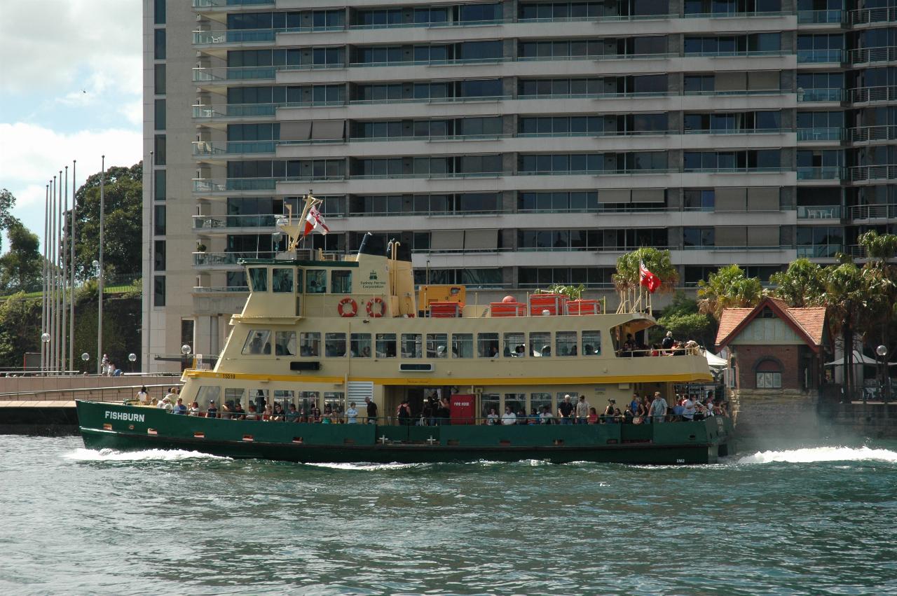 Luna Park Day: Another departing ferry from Circular Quay; same model as one to Milsons Point