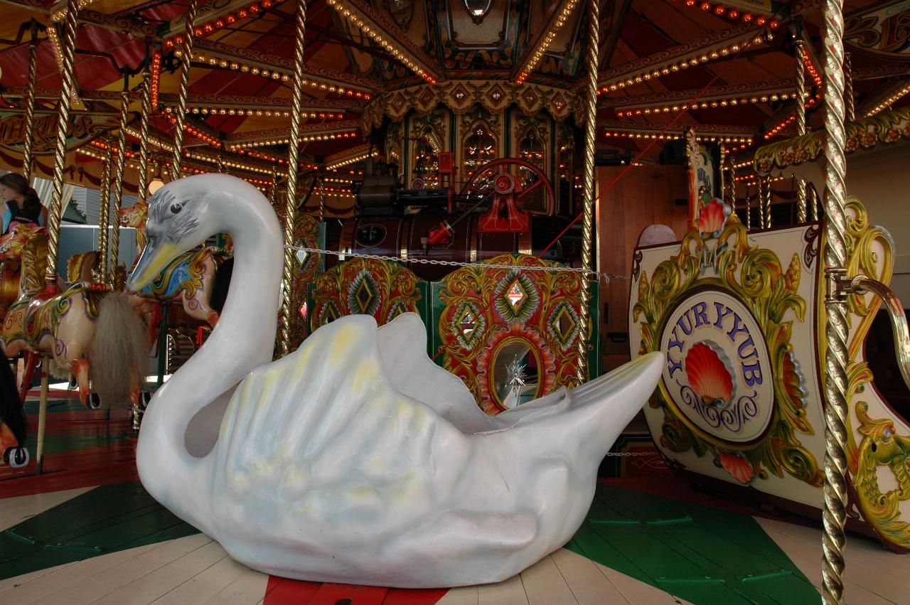 Luna Park Day: Swan and steam engine on carousel