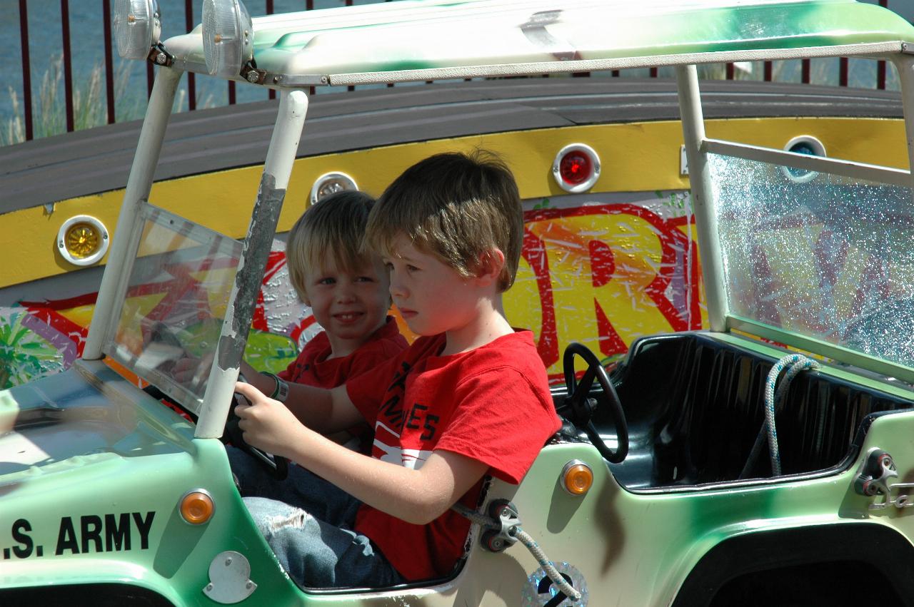 Luna Park Day: Jake and Flynn all set to go