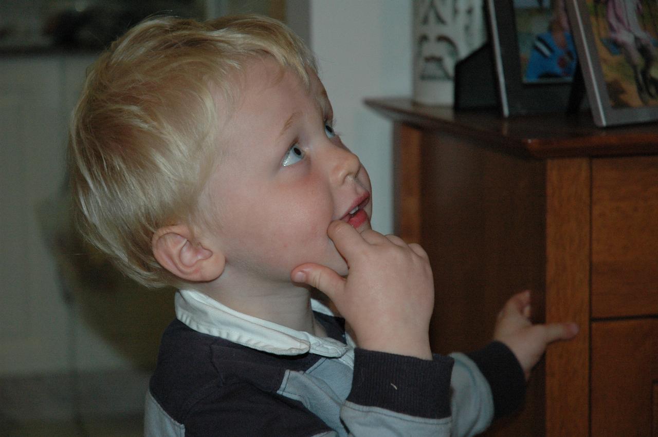 Jake Croft's 7th birthday: Cooper watching Cameron blow the balloon up