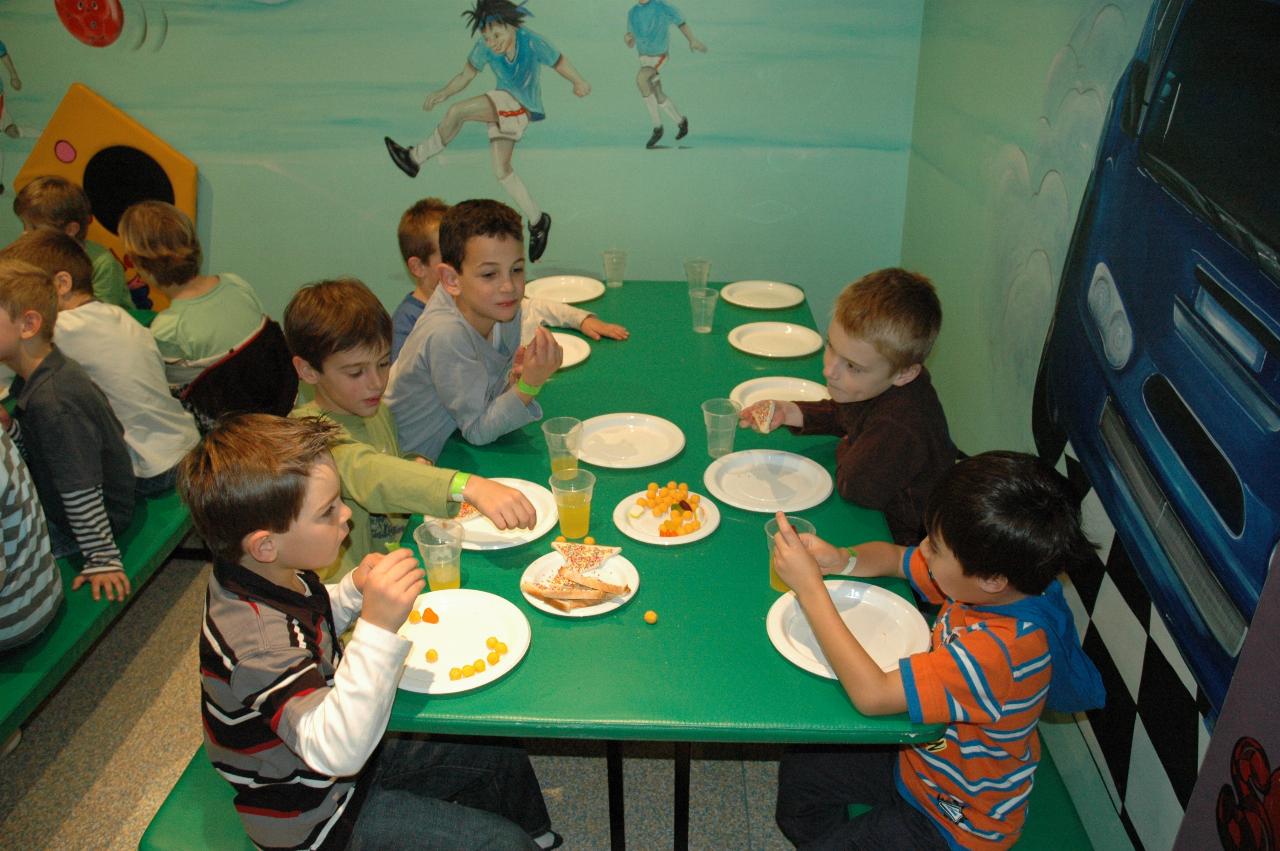 Jake's 7th birthday party at Club Kids, Earlwood: Eating time