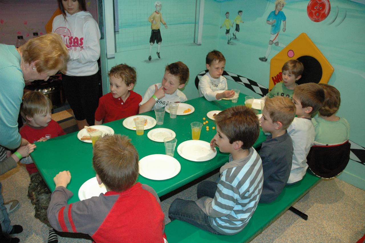 Jake's 7th birthday party at Club Kids, Earlwood: Eating time