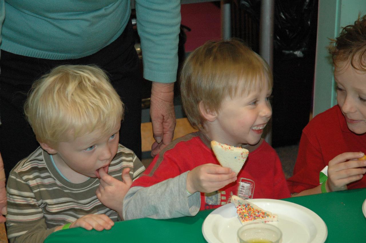 Jake's 7th birthday party at Club Kids, Earlwood: Eating time - Cooper and Flynn