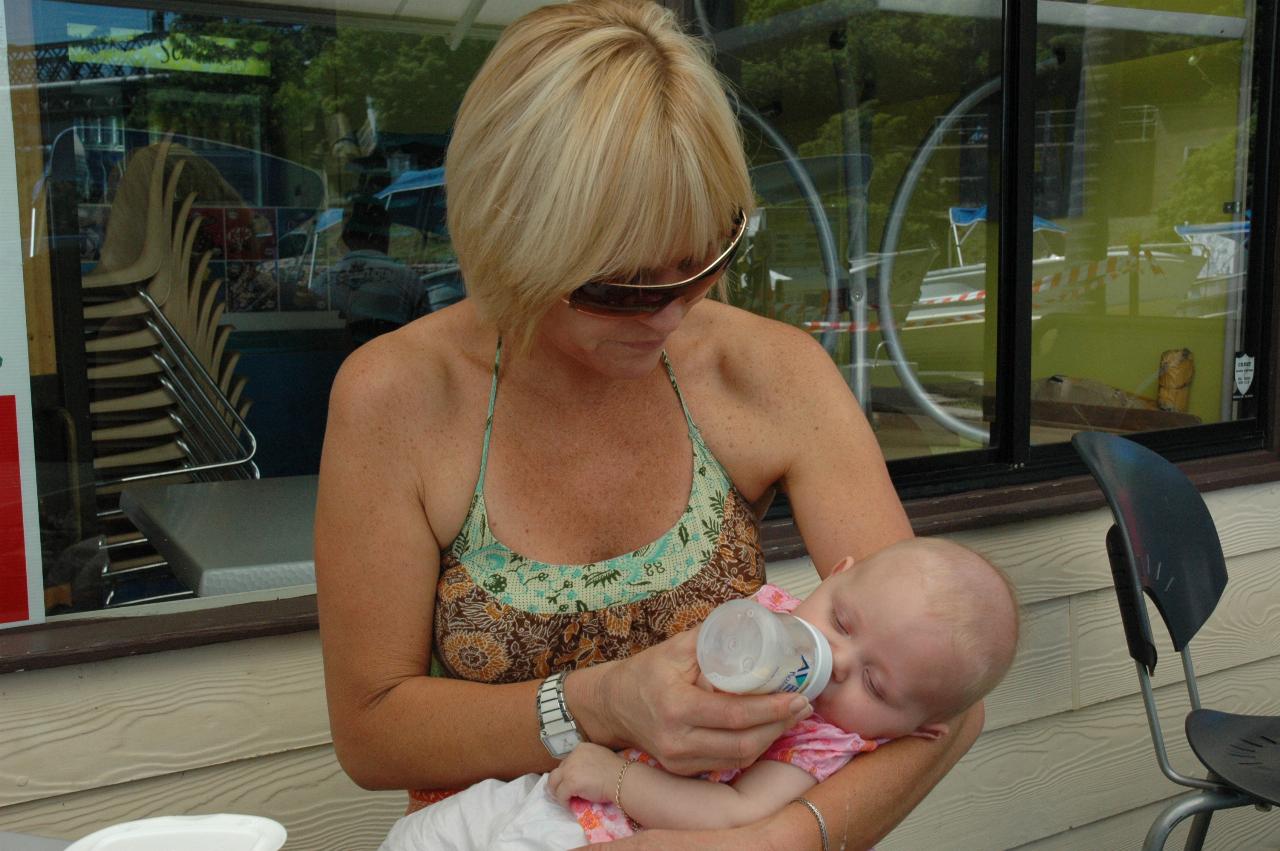 Kelly feeding Lily at Como Marina for lunch