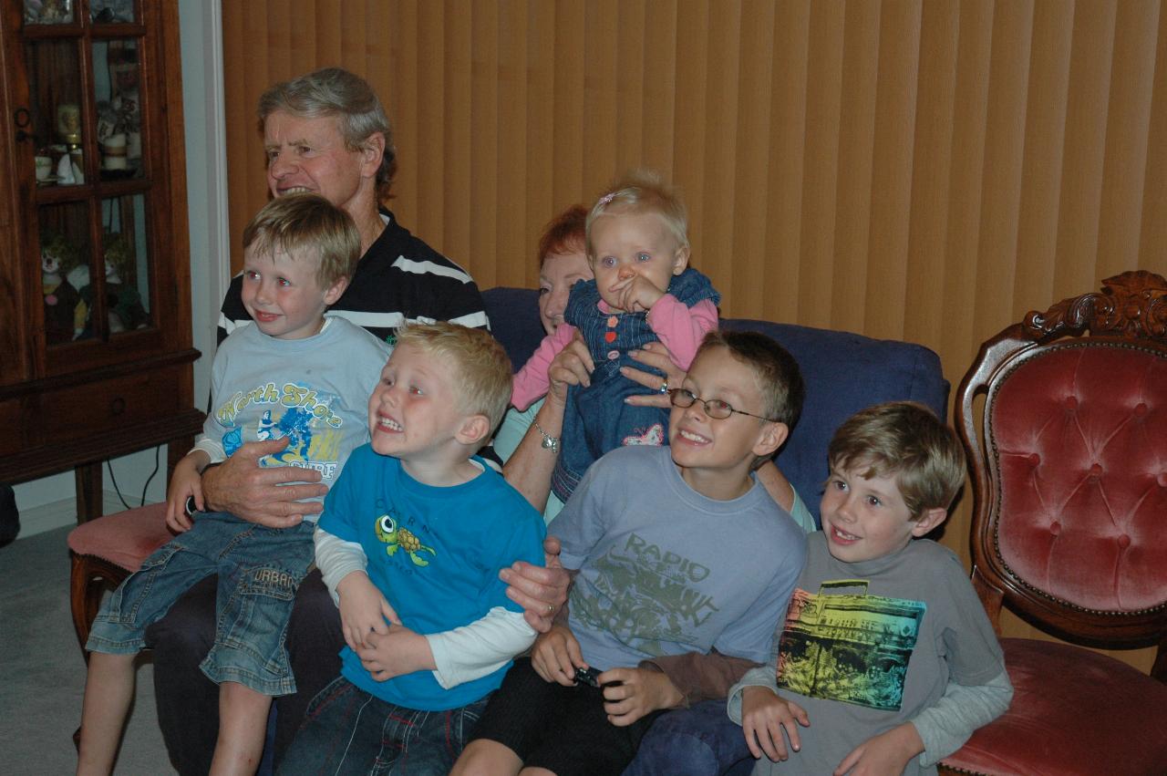 Illawong for Keir leave & Yvonne birthday: Yvonne and Peter with grandkids: LR: Flynn, Cooper, Lily, Tynan, Jake