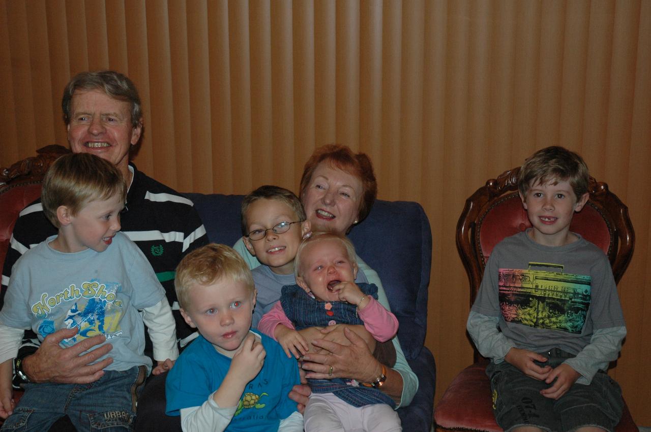 Illawong for Keir leave & Yvonne birthday: Yvonne and Peter with grandkids: LR: Flynn, Cooper, Lily, Tynan, Jake