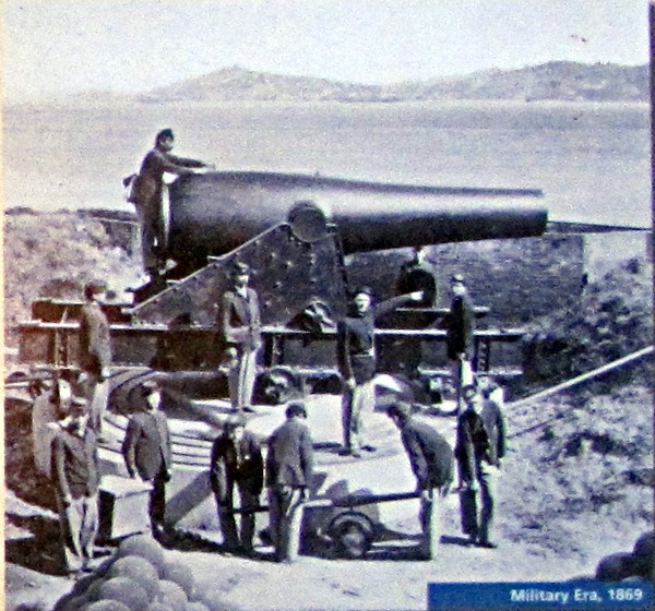 Very large gun with 12 men standing around