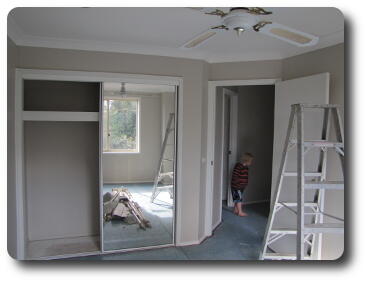 Room, no carpet, mirrored wardrobe, painter's ladder