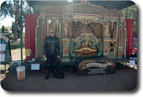 Photographer in front of organ