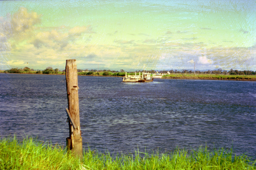 QLD May holiday trip: Probably the Clarence River, maybe Ulmarra = Southgate Ferry