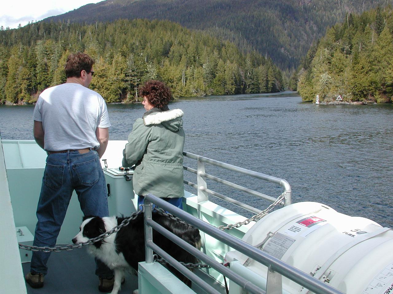 Captain Nina and Tom discuss entrance plan, with Phrater on guard