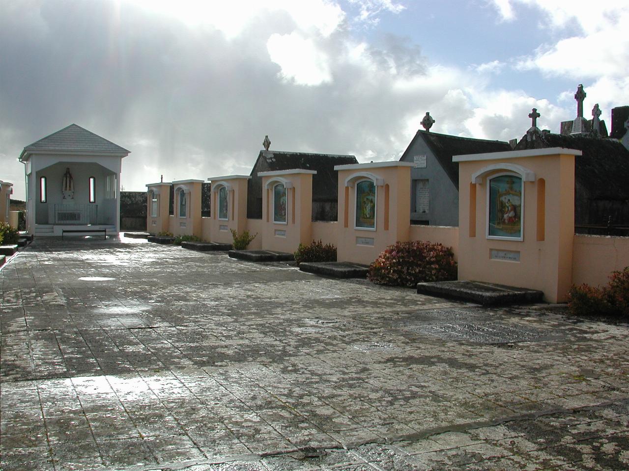 Shrine & graveyard in Kilmihil