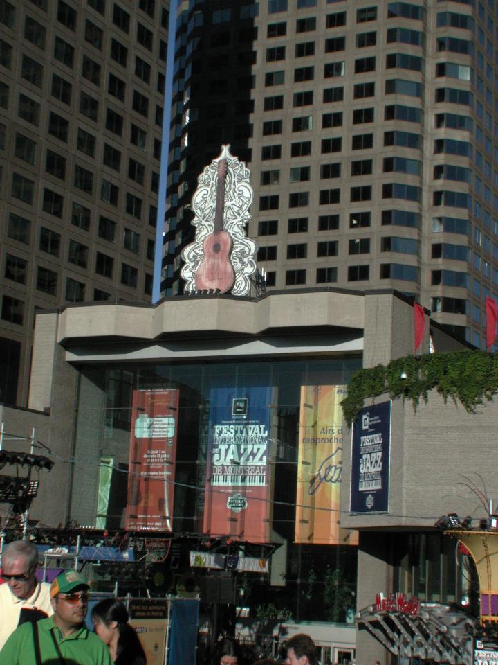 Entry to Complexe Desjardins on Rue Sainte Catherine