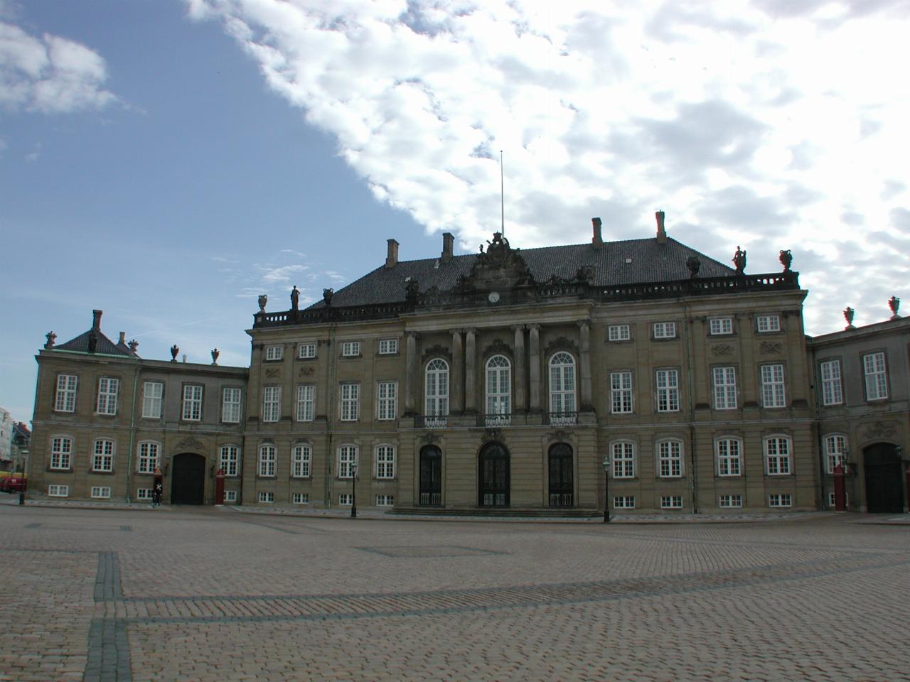 KPLU Viking Jazz: Amelienborg Plads (Plaza): Frederick VIII's Palace (panorama 1/4)