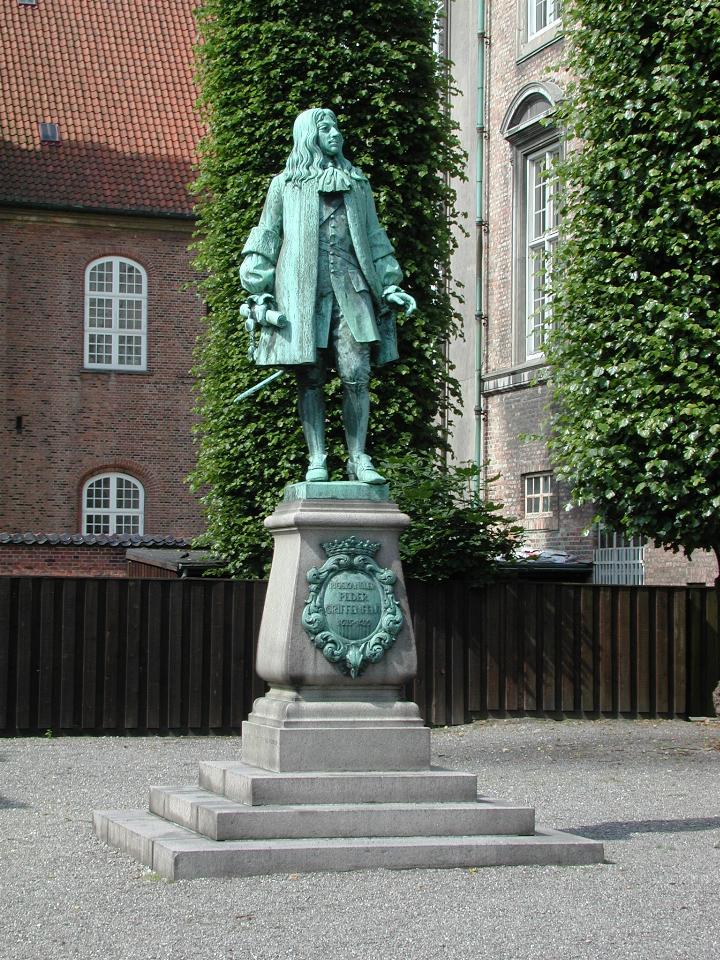 KPLU Viking Jazz: Statue of commoner -> chancellor; in Bibliotekshaven in Christiansborg area