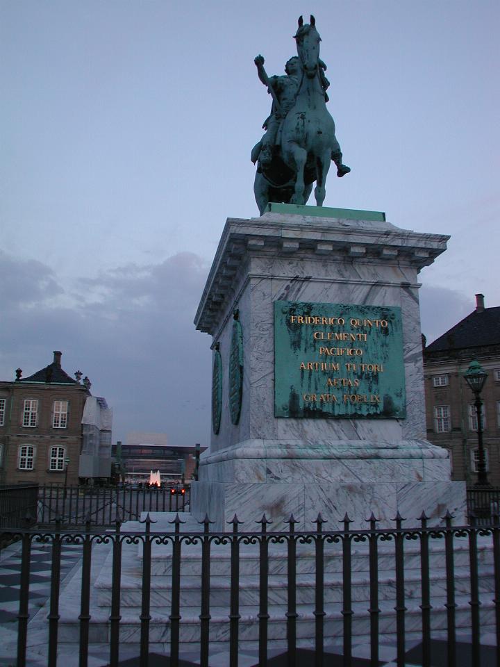 KPLU Viking Jazz: Frederico Quinto in Amalienborg Plads, Amaliehaven fountain and Opera House at sunset