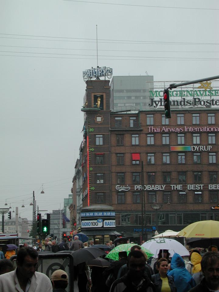 KPLU Viking Jazz: Weather information on building at Rådhuspladsen (Town Hall Square), showing temperature and rain or not