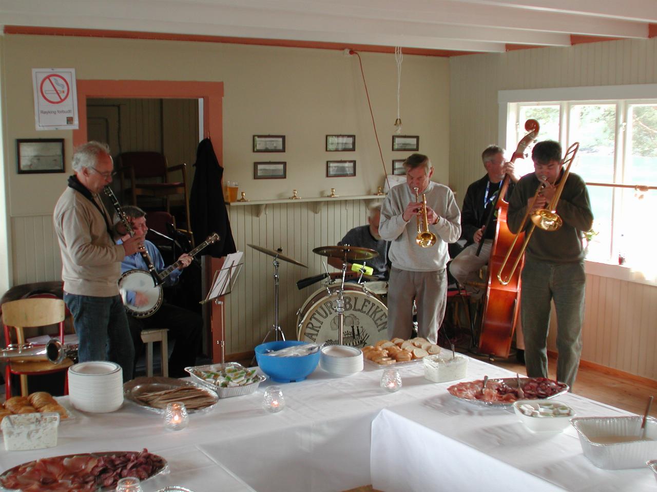 KPLU Viking Jazz: The band playing for diners - good to listen to!