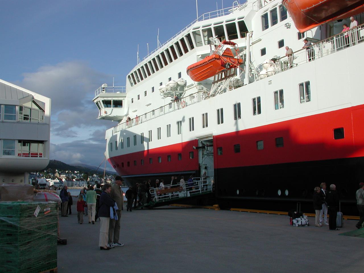 KPLU Viking Jazz: Passenger entrance