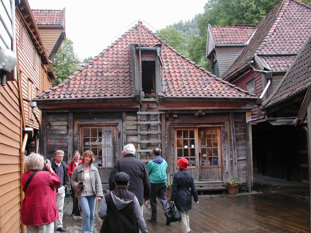 KPLU Viking Jazz: A much older building (by the looks of it) behind Bryggen