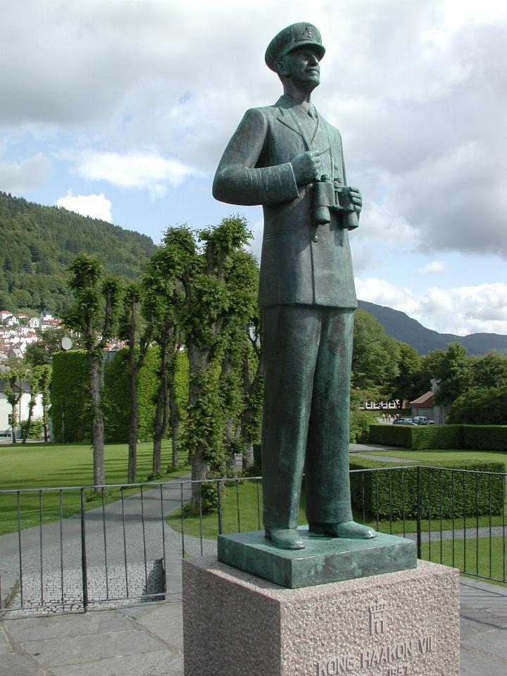 KPLU Viking Jazz: King Haakon VII statue in Bergenhus Fortress of Bergen